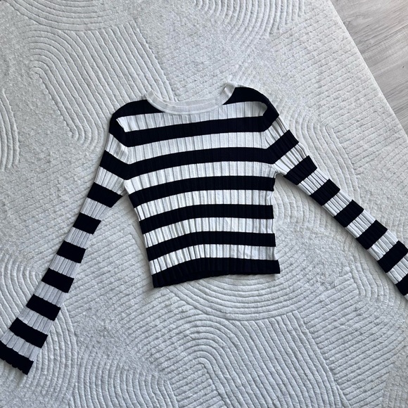 Stripe Ribbed Knit Long Sleeve Top - Picture 4 of 6